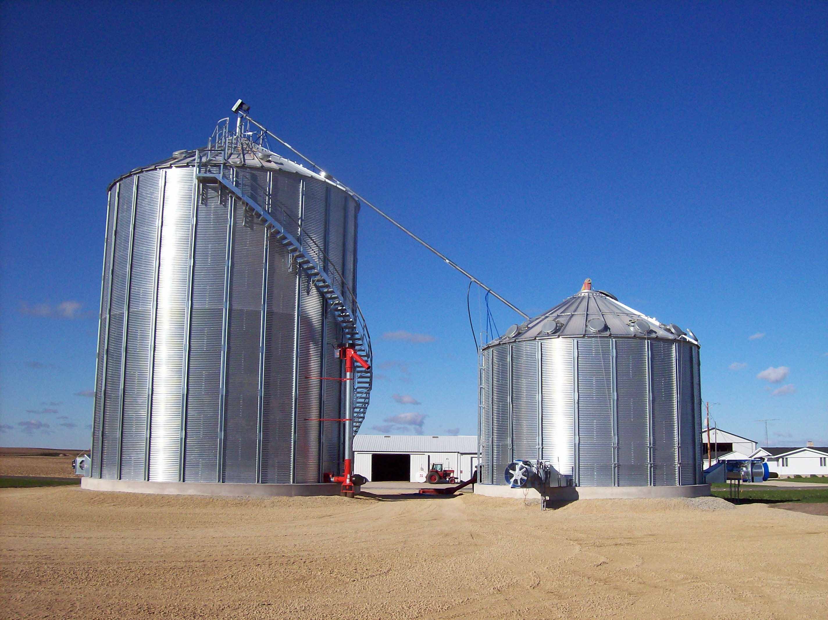 Two grain bins using Shivvers systems | Shivvers