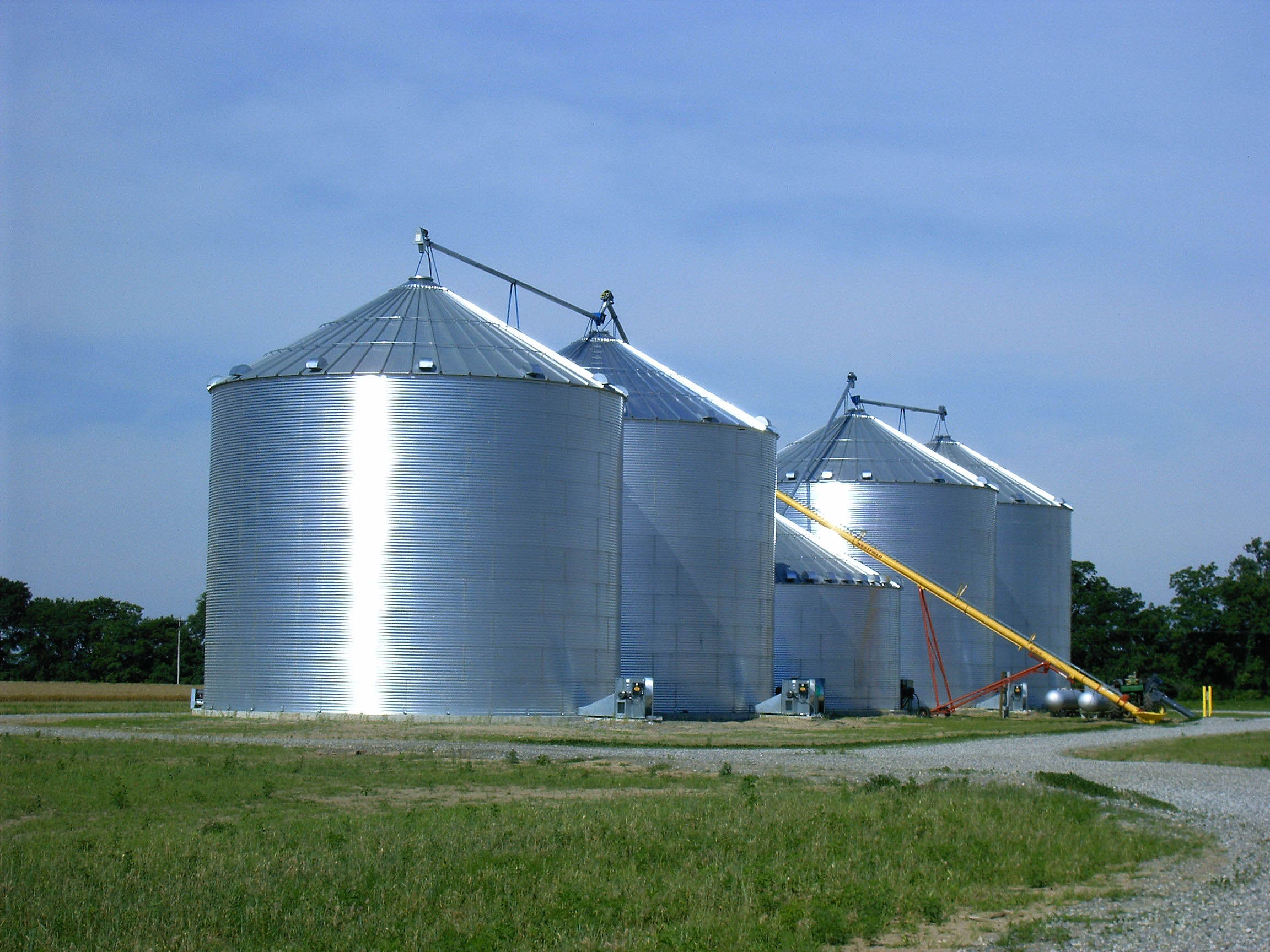 IMAG0009_fixed grain bins using Shivvers grain drying systems | Shivvers