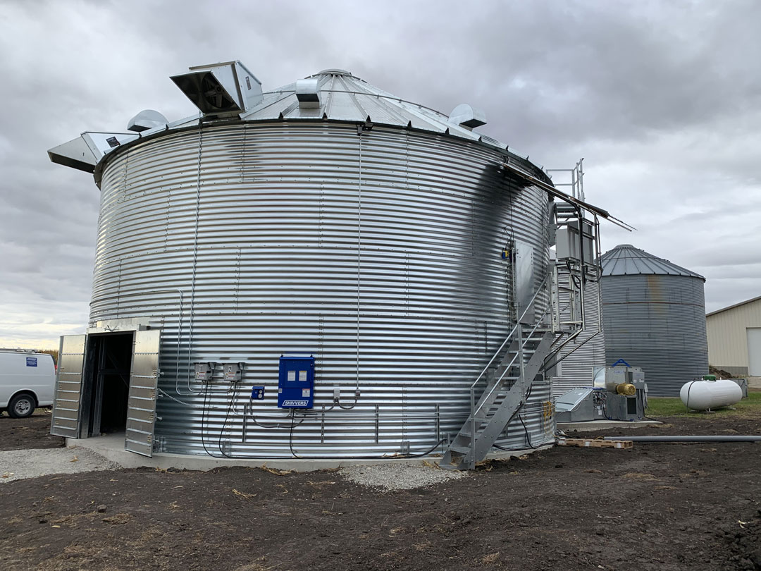 IMG_7225 grain bin with a Shivvers system | Shivvers